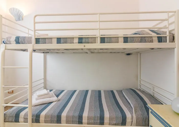 Guesthost - Amazing Sea View Flat With Swimming Pool! *