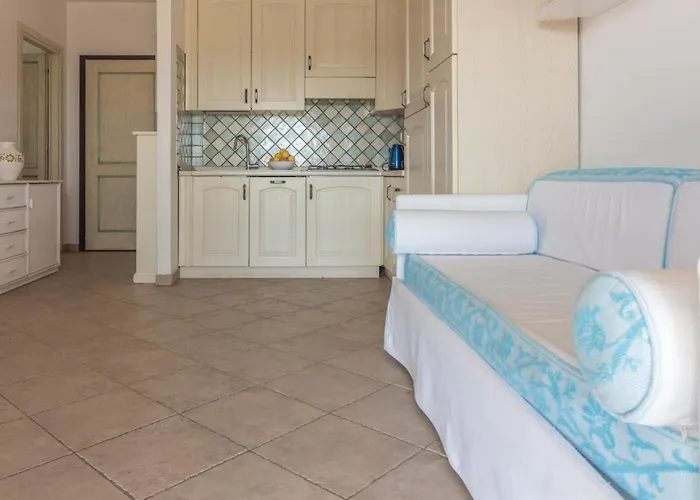 Guesthost - Amazing Sea View Flat With Swimming Pool!